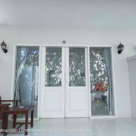 Pineapple Guest House กิลิไอร์ ภายนอก รูปภาพ