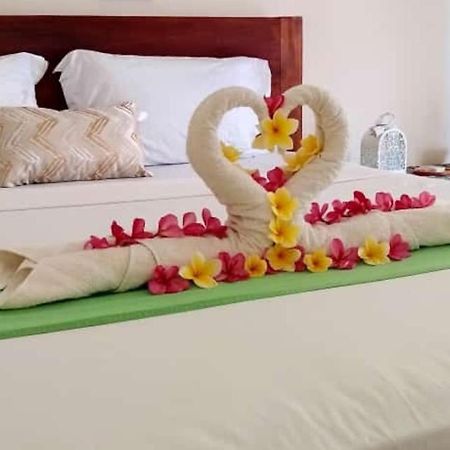 Pineapple Guest House กิลิไอร์ ภายนอก รูปภาพ