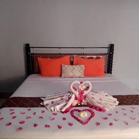 Pineapple Guest House กิลิไอร์ ภายนอก รูปภาพ