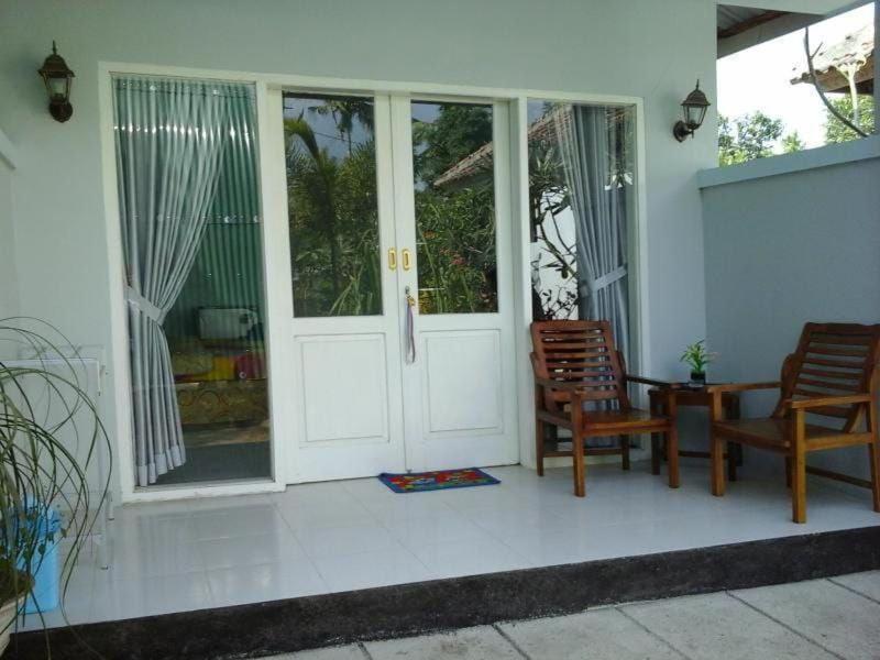 Pineapple Guest House กิลิไอร์ ภายนอก รูปภาพ