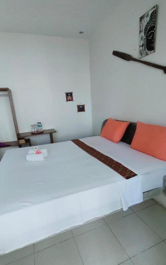 Pineapple Guest House กิลิไอร์ ภายนอก รูปภาพ
