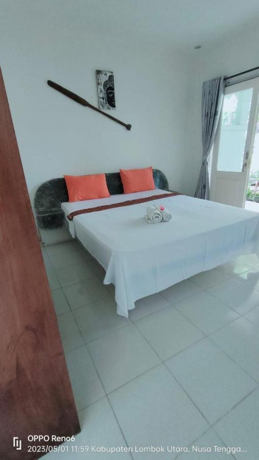 Pineapple Guest House กิลิไอร์ ภายนอก รูปภาพ
