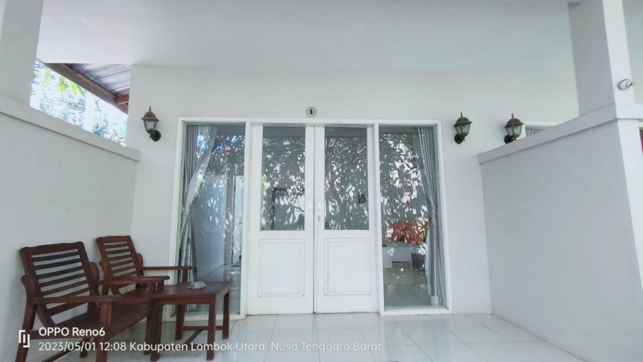Pineapple Guest House กิลิไอร์ ภายนอก รูปภาพ