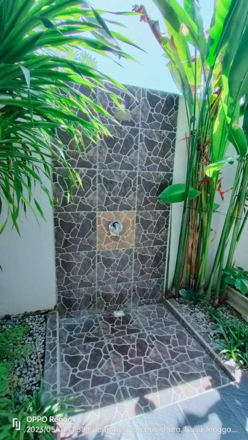 Pineapple Guest House กิลิไอร์ ภายนอก รูปภาพ