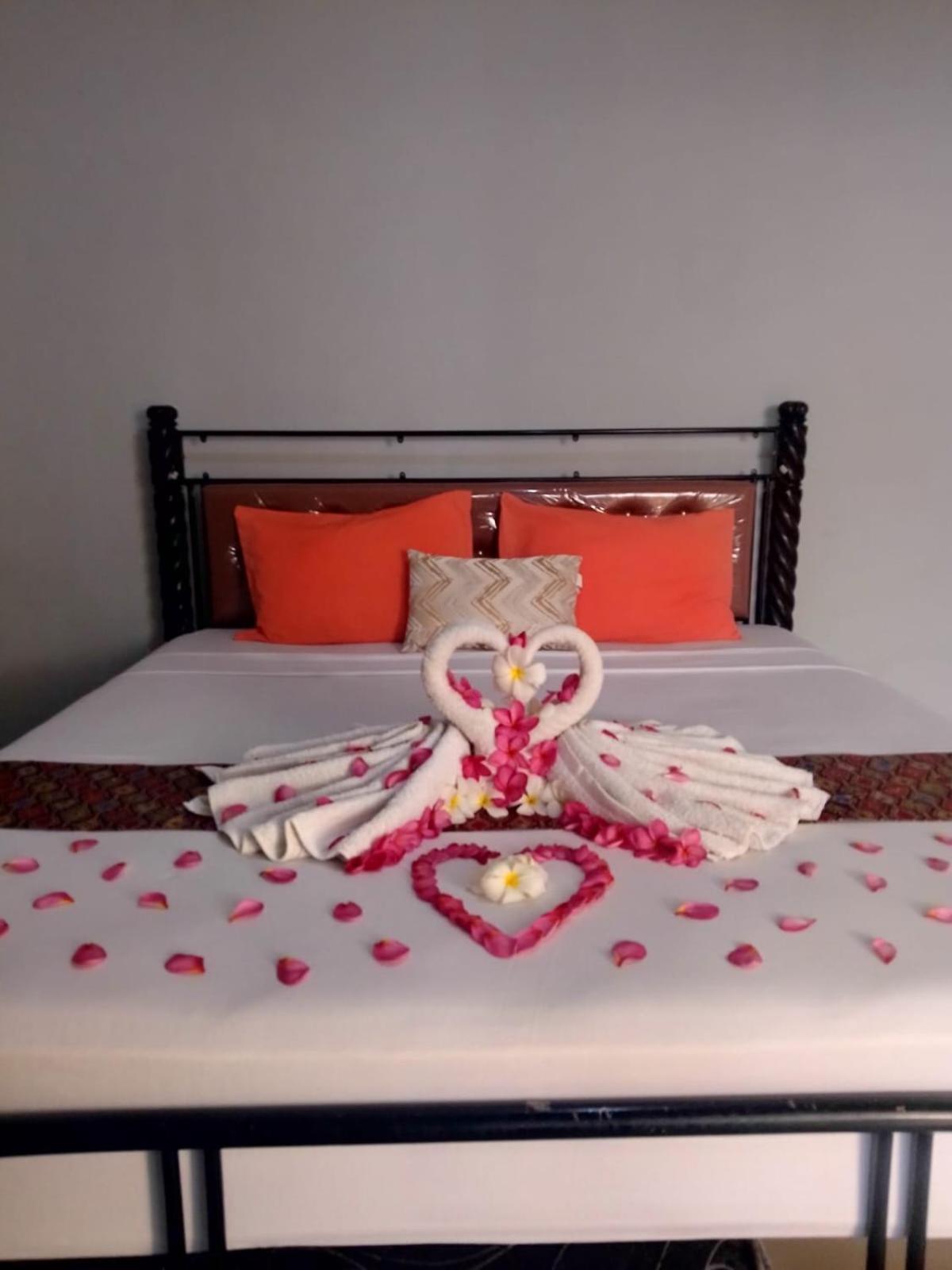 Pineapple Guest House กิลิไอร์ ภายนอก รูปภาพ