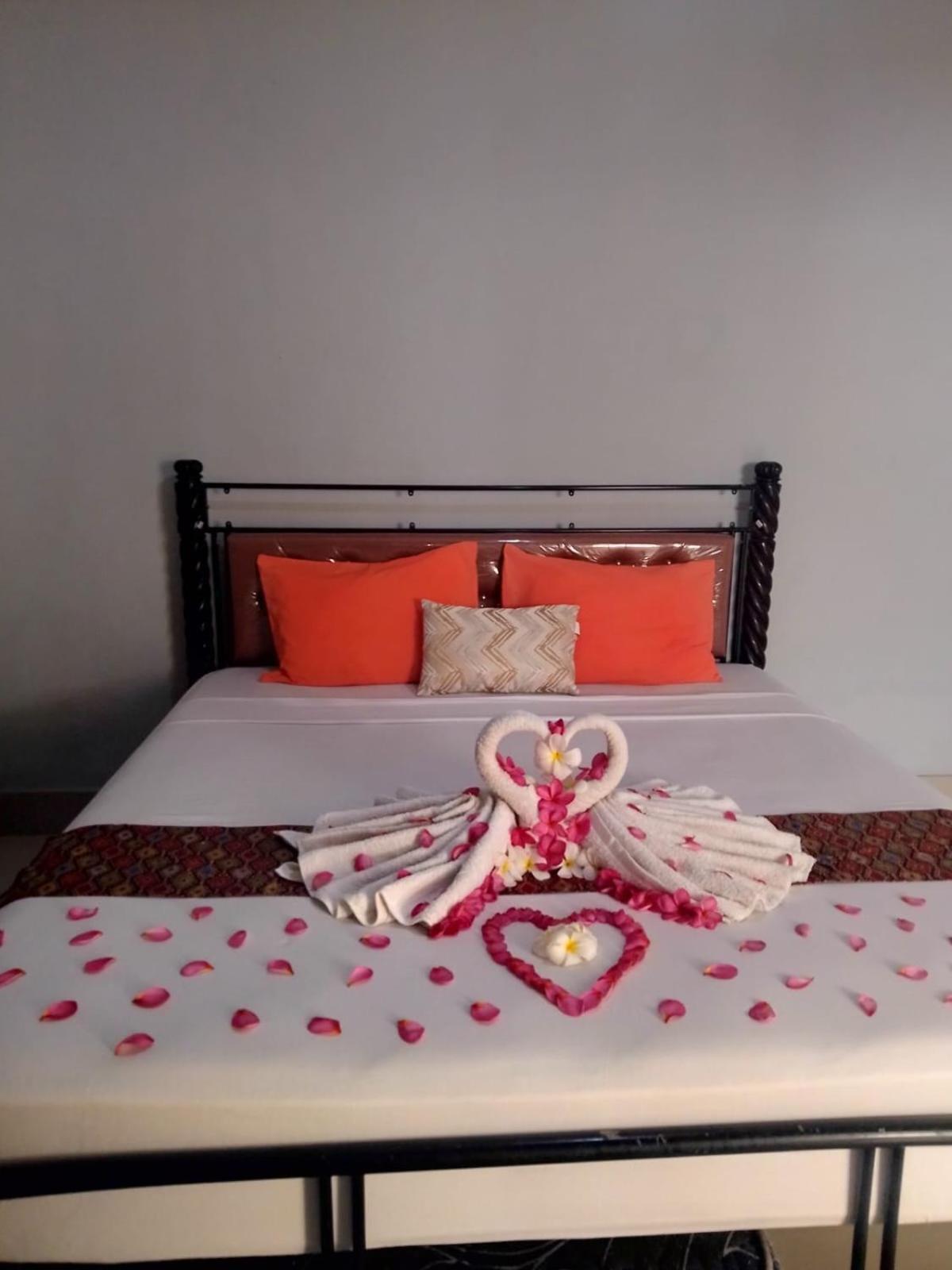Pineapple Guest House กิลิไอร์ ภายนอก รูปภาพ