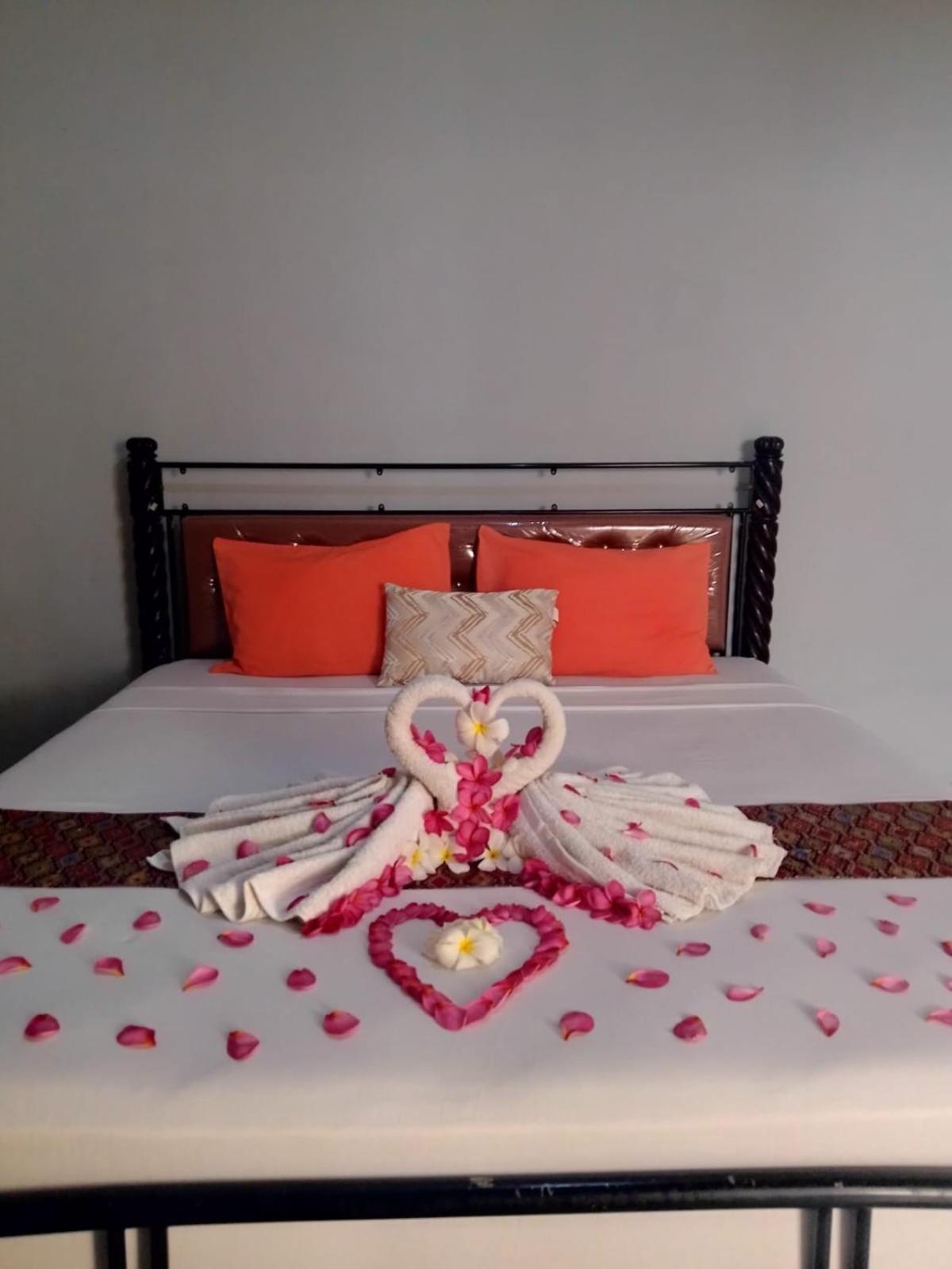 Pineapple Guest House กิลิไอร์ ภายนอก รูปภาพ