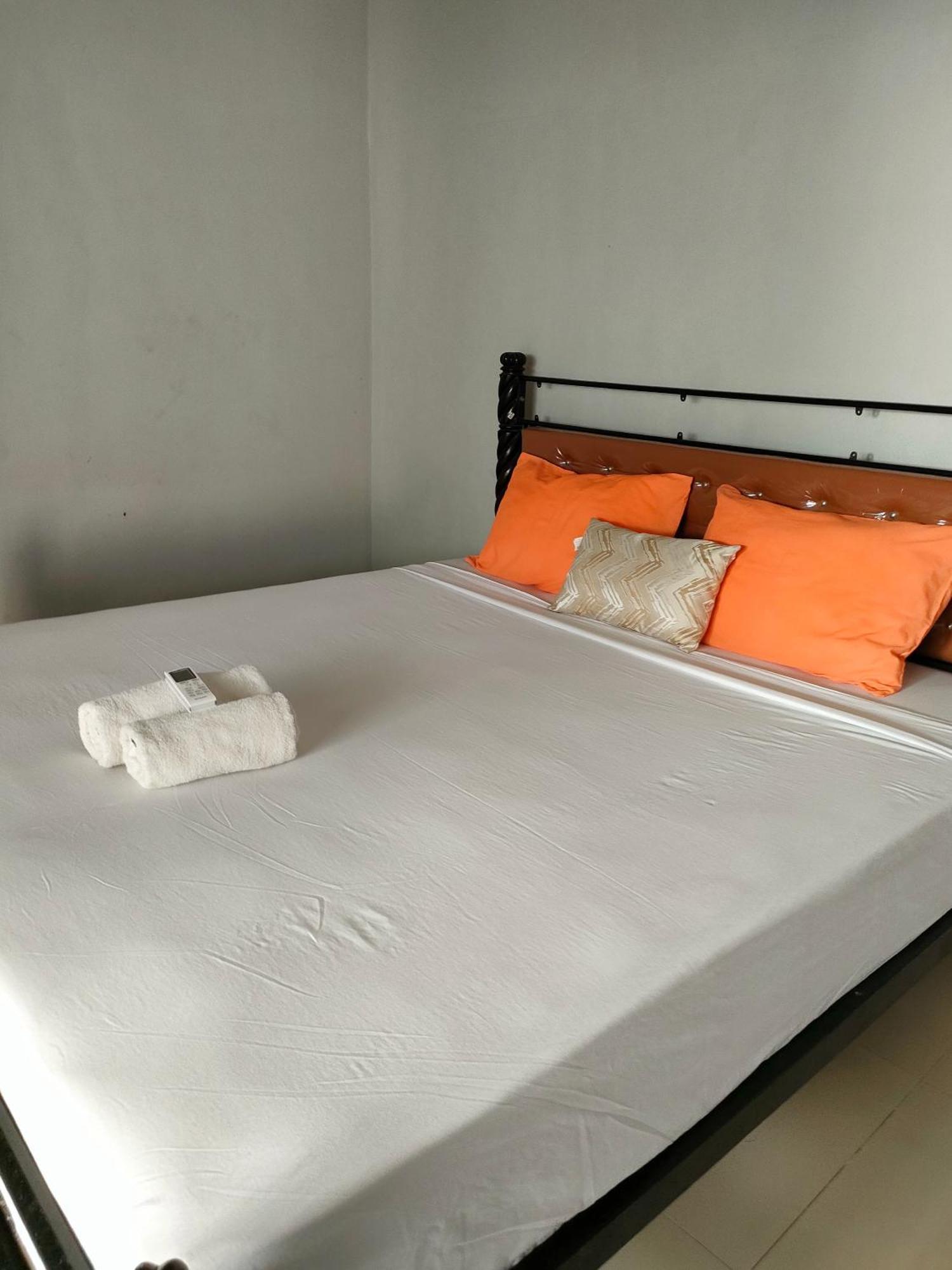 Pineapple Guest House กิลิไอร์ ภายนอก รูปภาพ