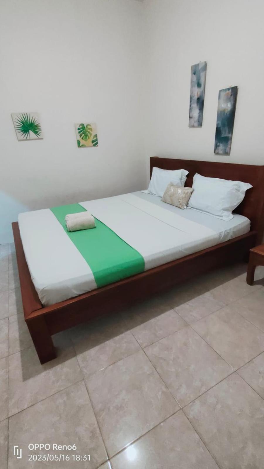 Pineapple Guest House กิลิไอร์ ภายนอก รูปภาพ
