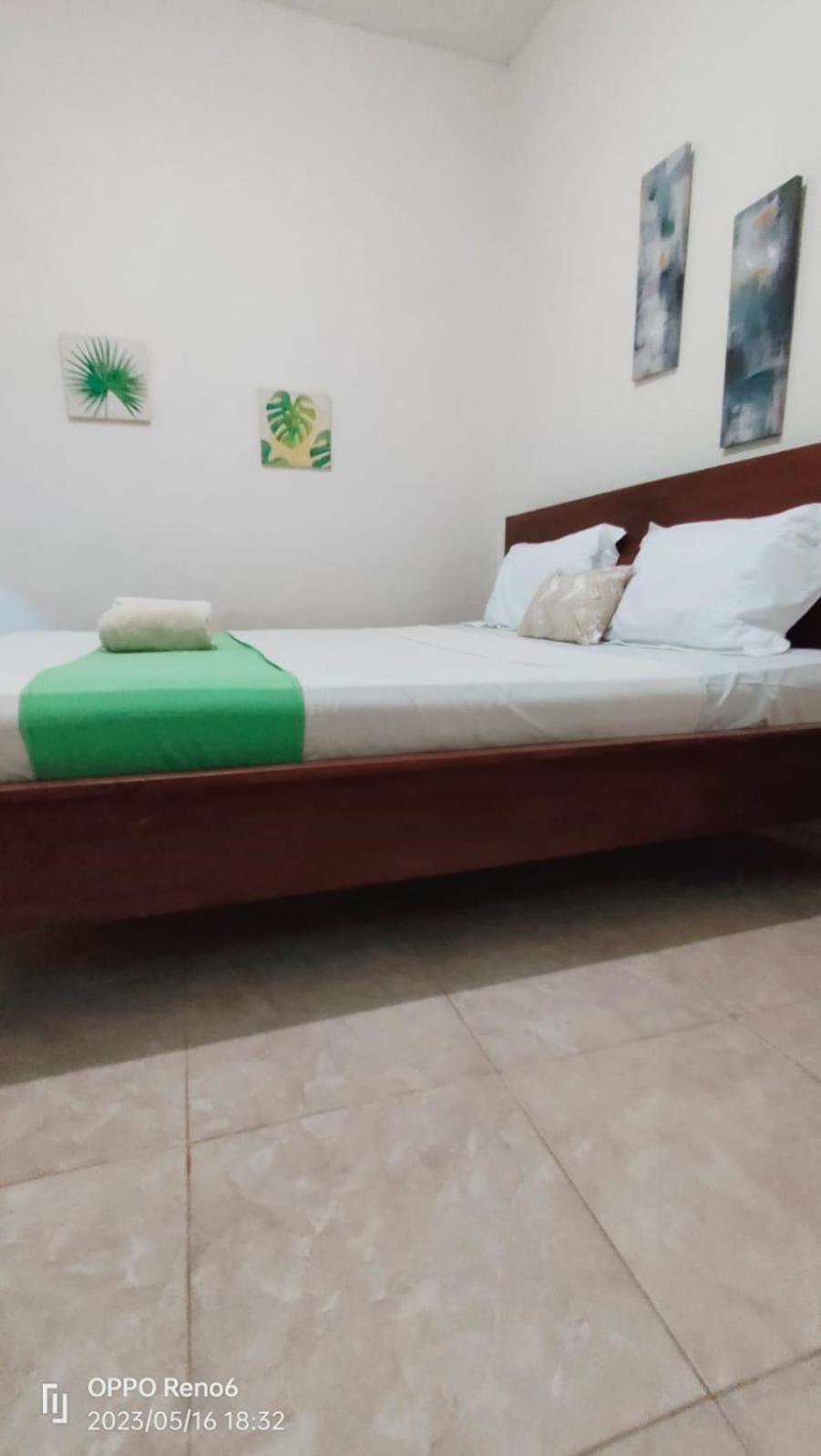 Pineapple Guest House กิลิไอร์ ภายนอก รูปภาพ