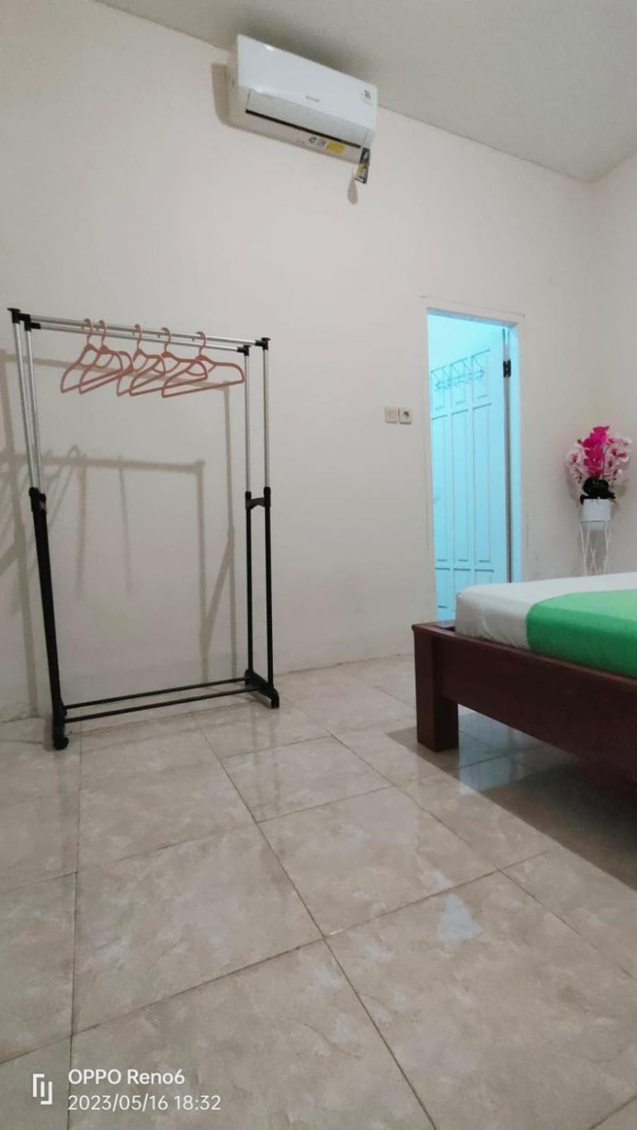 Pineapple Guest House กิลิไอร์ ภายนอก รูปภาพ