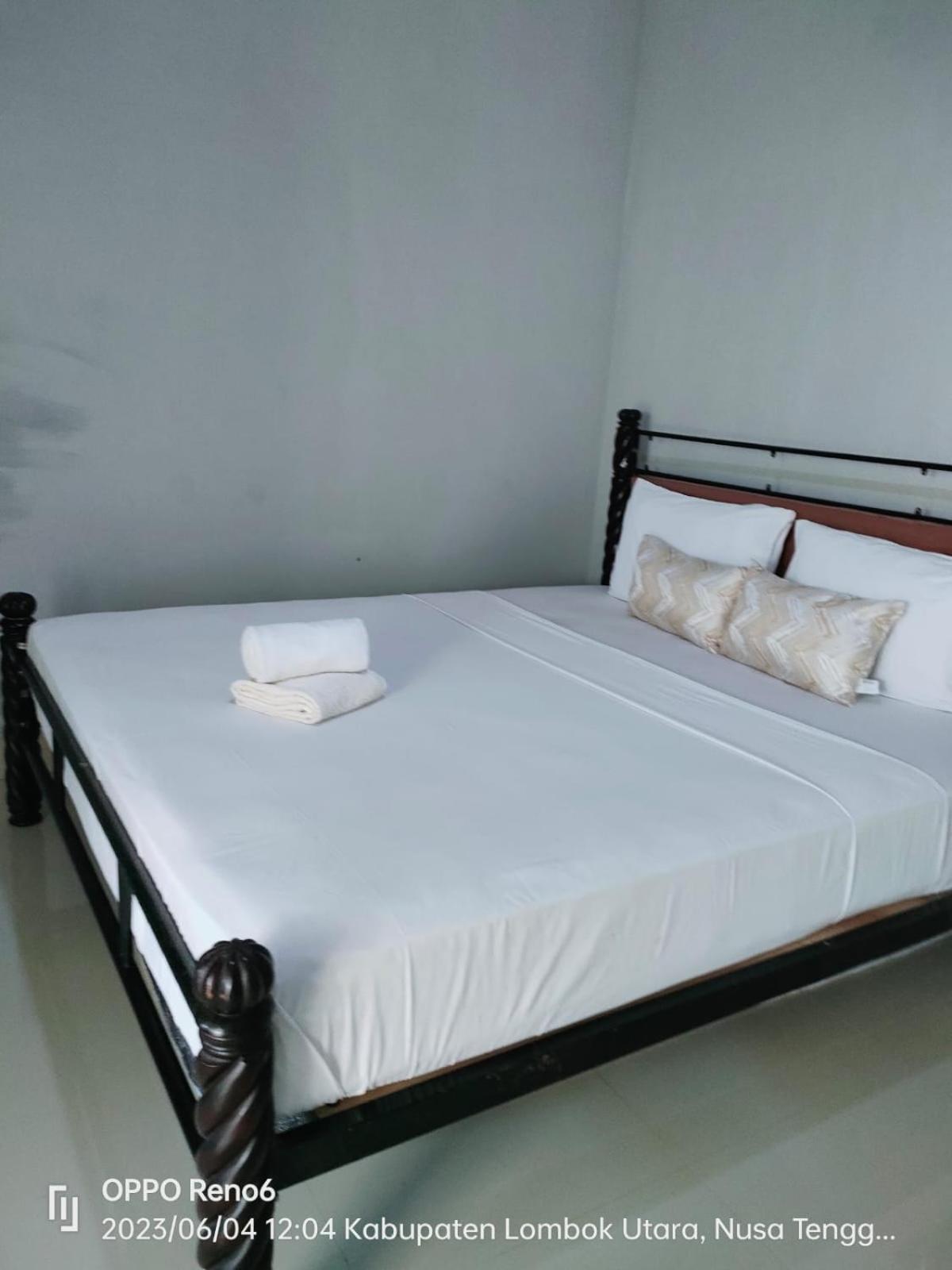 Pineapple Guest House กิลิไอร์ ภายนอก รูปภาพ