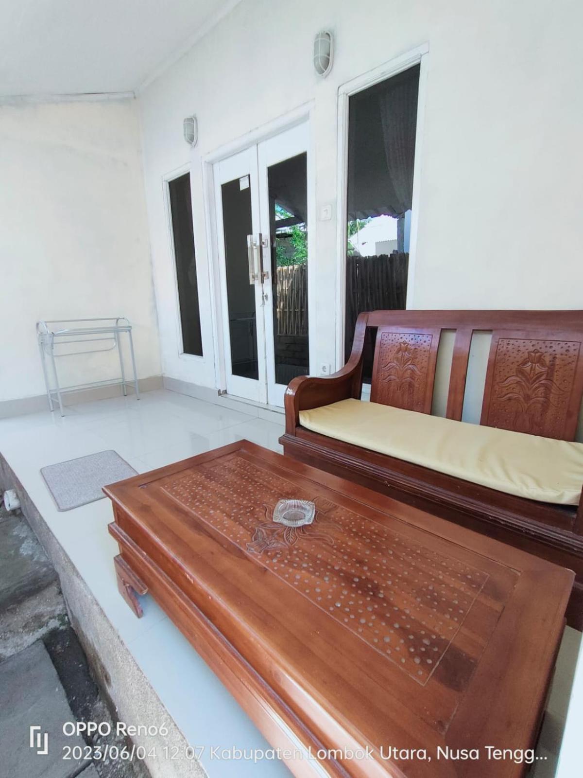 Pineapple Guest House กิลิไอร์ ภายนอก รูปภาพ