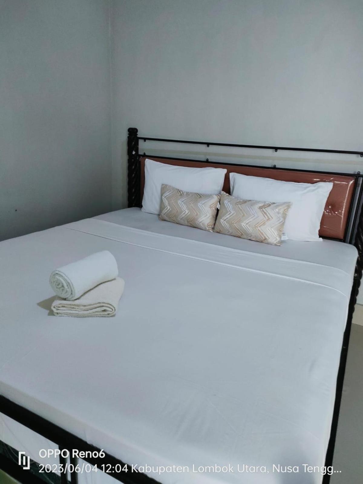 Pineapple Guest House กิลิไอร์ ภายนอก รูปภาพ
