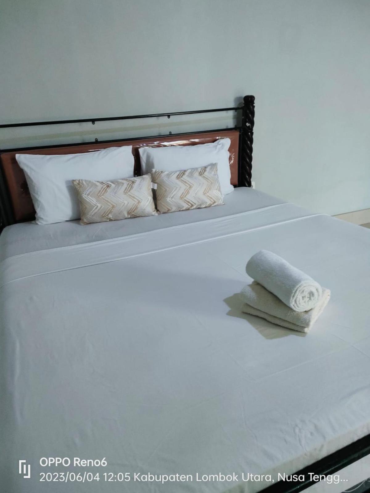 Pineapple Guest House กิลิไอร์ ภายนอก รูปภาพ